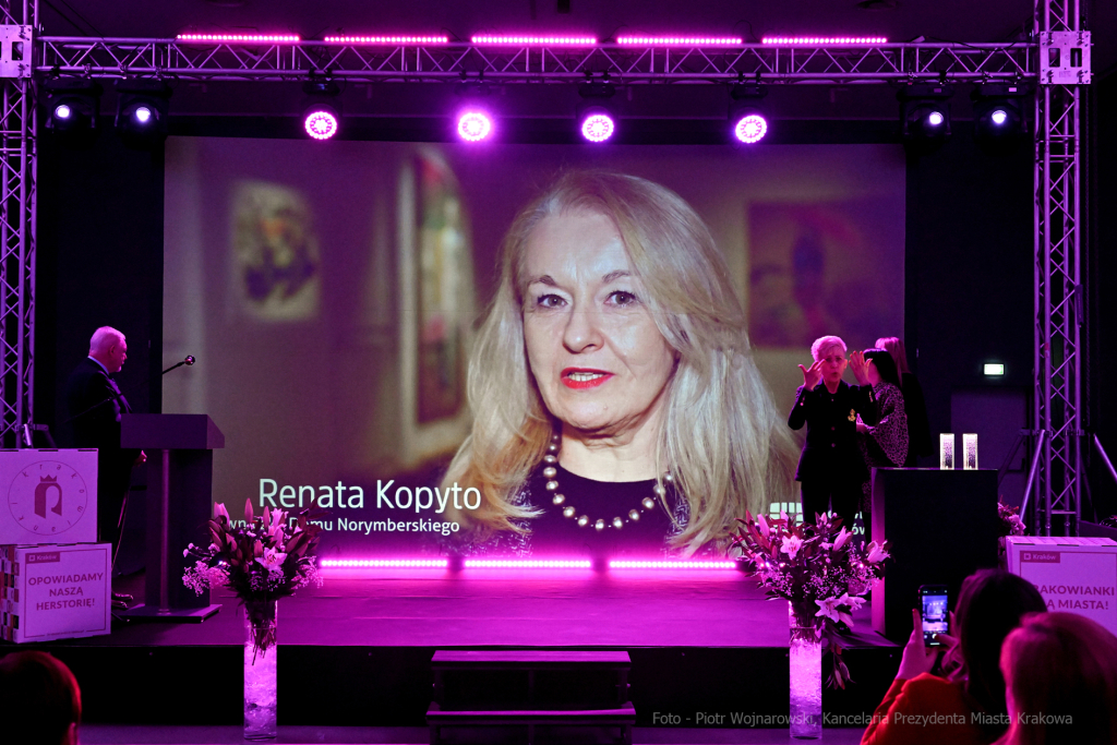 umk_8989.jpg-kobiety, nagroda, Bujwidowej, Bujwidowa, Nina, Gabryś, Majchrowski, MOCAK  Autor: P. Wojnarowski