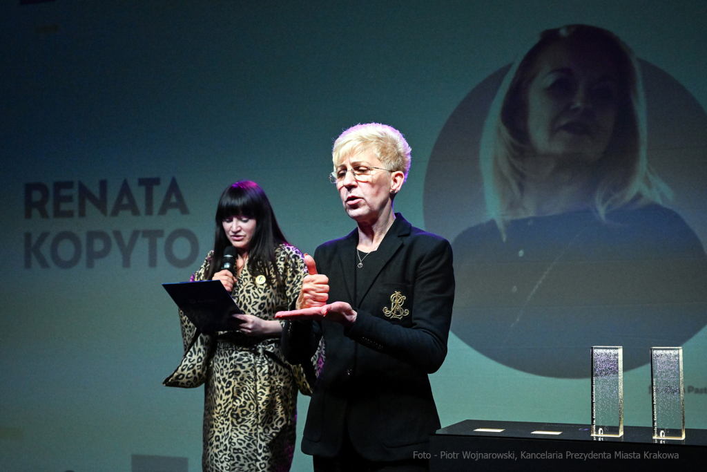 umk_9020.jpg-kobiety, nagroda, Bujwidowej, Bujwidowa, Nina, Gabryś, Majchrowski, MOCAK  Autor: P. Wojnarowski