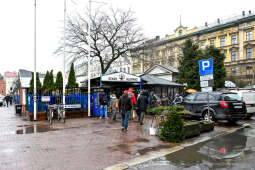 umk_3643.jpg-Stary Kleparz, zakupy, Rynek, Jarmark, Wielkanocny, turyści, 2023, plac targowy