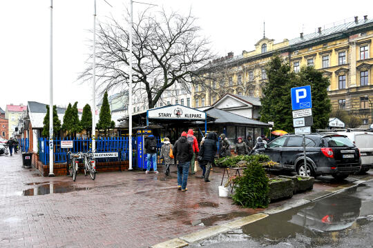 umk_3643.jpg-Stary Kleparz, zakupy, Rynek, Jarmark, Wielkanocny, turyści, 2023, plac targowy