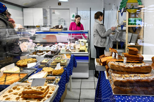 umk_3644.jpg-Stary Kleparz, zakupy, Rynek, Jarmark, Wielkanocny, turyści, 2023, plac targowy