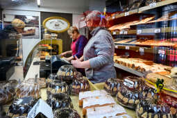 umk_3654.jpg-Stary Kleparz, zakupy, Rynek, Jarmark, Wielkanocny, turyści, 2023, plac targowy