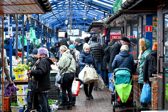umk_3667.jpg-Stary Kleparz, zakupy, Rynek, Jarmark, Wielkanocny, turyści, 2023, plac targowy