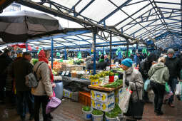 umk_3668.jpg-Stary Kleparz, zakupy, Rynek, Jarmark, Wielkanocny, turyści, 2023, plac targowy