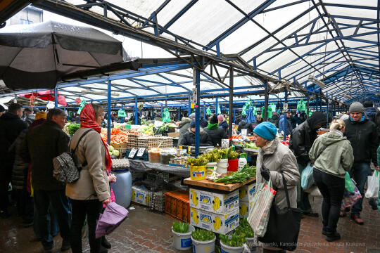 umk_3668.jpg-Stary Kleparz, zakupy, Rynek, Jarmark, Wielkanocny, turyści, 2023, plac targowy