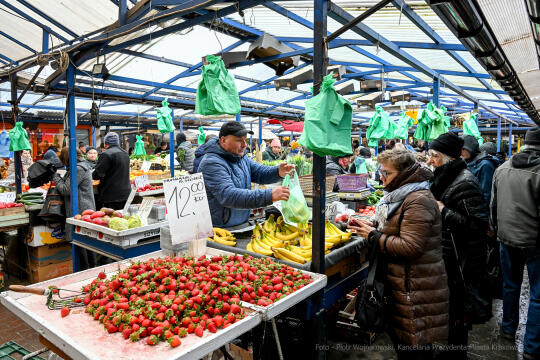 umk_3688.jpg-Stary Kleparz, zakupy, Rynek, Jarmark, Wielkanocny, turyści, 2023, plac targowy