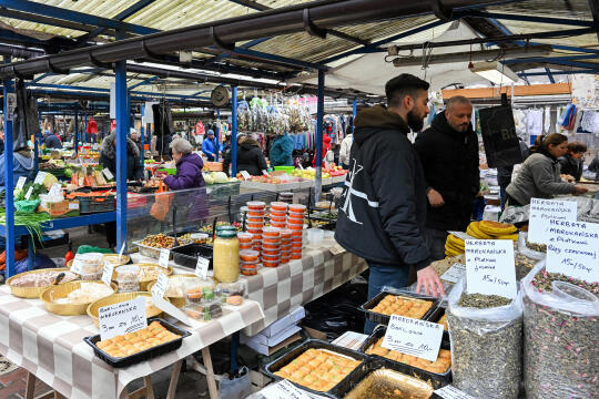 umk_3719.jpg-Stary Kleparz, zakupy, Rynek, Jarmark, Wielkanocny, turyści, 2023, plac targowy
