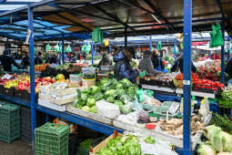 umk_3725.jpg-Stary Kleparz, zakupy, Rynek, Jarmark, Wielkanocny, turyści, 2023, plac targowy