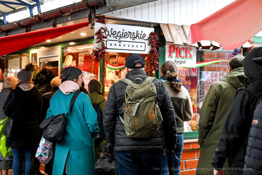 umk_3755.jpg-Stary Kleparz, zakupy, Rynek, Jarmark, Wielkanocny, turyści, 2023, plac targowy