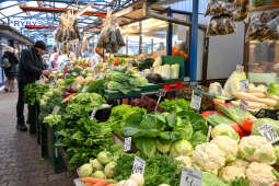 umk_3767.jpg-Stary Kleparz, zakupy, Rynek, Jarmark, Wielkanocny, turyści, 2023, plac targowy