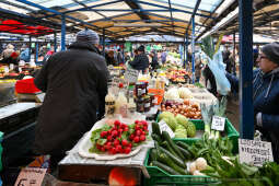 umk_3793.jpg-Stary Kleparz, zakupy, Rynek, Jarmark, Wielkanocny, turyści, 2023, plac targowy
