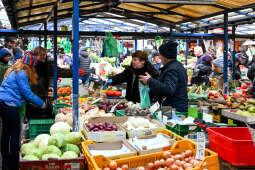 umk_3797.jpg-Stary Kleparz, zakupy, Rynek, Jarmark, Wielkanocny, turyści, 2023, plac targowy