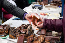 umk_3818.jpg-Stary Kleparz, zakupy, Rynek, Jarmark, Wielkanocny, turyści, 2023, plac targowy