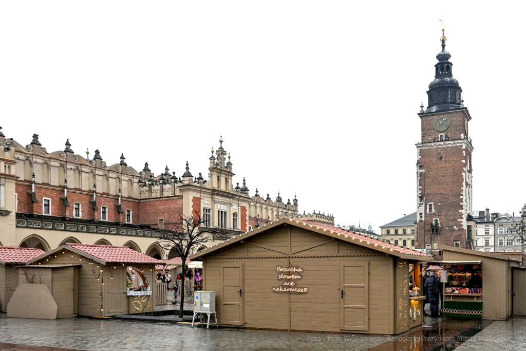 umk_3870.jpg-Stary Kleparz, zakupy, Rynek, Jarmark, Wielkanocny, turyści, 2023, plac targowy  Autor: P. Wojnarowski