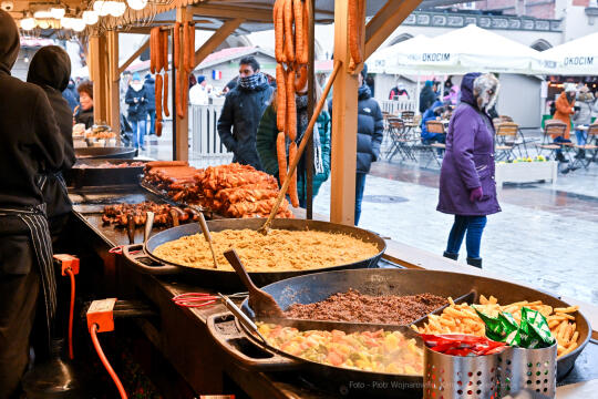 umk_3871.jpg-Stary Kleparz, zakupy, Rynek, Jarmark, Wielkanocny, turyści, 2023, plac targowy