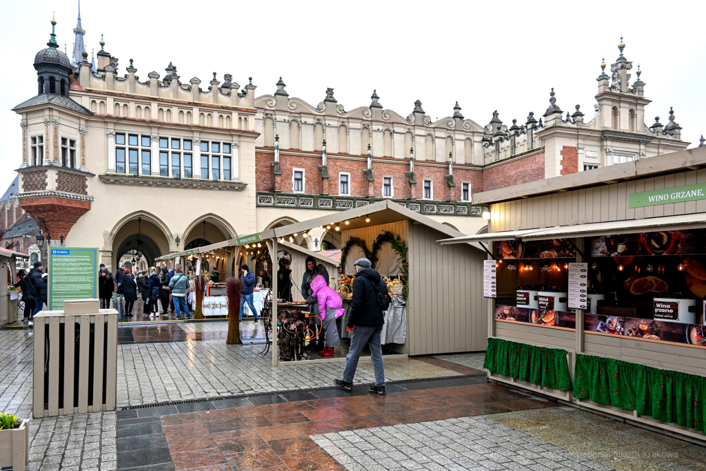 umk_3884.jpg-Stary Kleparz, zakupy, Rynek, Jarmark, Wielkanocny, turyści, 2023, plac targowy  Autor: P. Wojnarowski