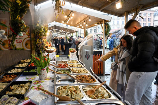 umk_3908.jpg-Stary Kleparz, zakupy, Rynek, Jarmark, Wielkanocny, turyści, 2023, plac targowy