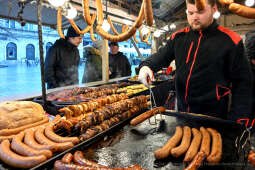 umk_3919.jpg-Stary Kleparz, zakupy, Rynek, Jarmark, Wielkanocny, turyści, 2023, plac targowy