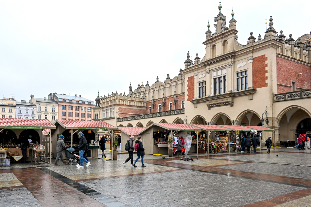 umk_3960.jpg-Stary Kleparz, zakupy, Rynek, Jarmark, Wielkanocny, turyści, 2023, plac targowy  Autor: P. Wojnarowski