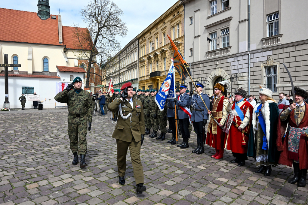 uroczystość, Katyń, krzyż, katyński, kościół, wojsko, poczty, wojewoda, składanie, kwiatów  Autor: P. Wojnarowski