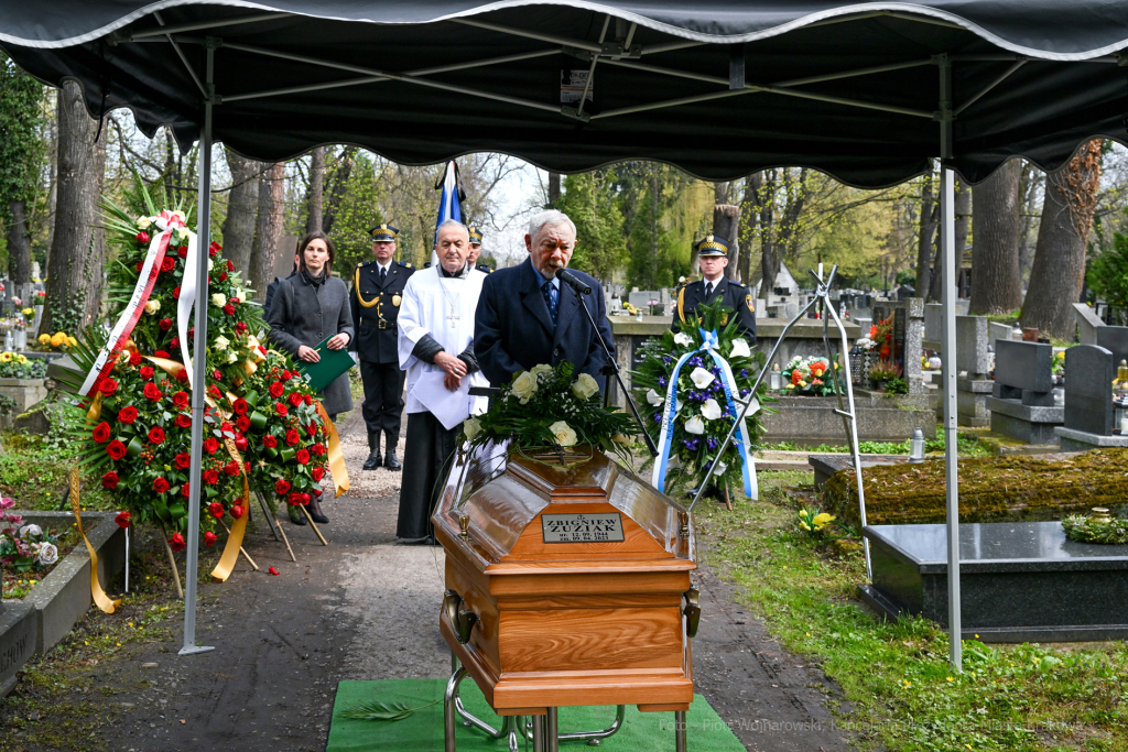 umk_6359.jpg-Zuziak, Zbigniew, wiceprezydent, profesor, Majchrowski, Cmentarz, Rakowicki  Autor: P. Wojnarowski