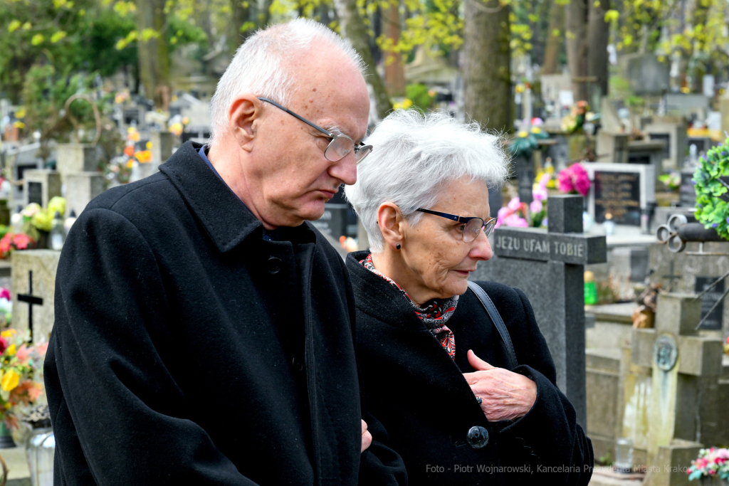 umk_6463.jpg-Zuziak, Zbigniew, wiceprezydent, profesor, Majchrowski, Cmentarz, Rakowicki  Autor: P. Wojnarowski
