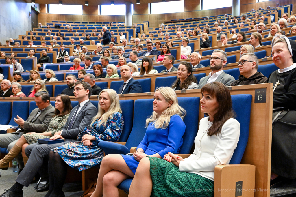 Jubileusz, szkoła, 4, nr 4, SP, Podstawowa, Kraków, Korfel-Jasińska, Honoris Gratia, 150 lat, Aud  Autor: P. Wojnarowski