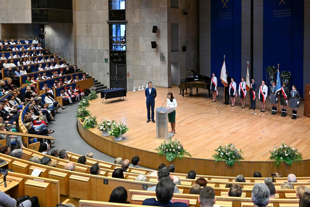 Jubileusz, szkoła, 4, nr 4, SP, Podstawowa, Kraków, Korfel-Jasińska, Honoris Gratia, 150 lat, Aud  Autor: P. Wojnarowski