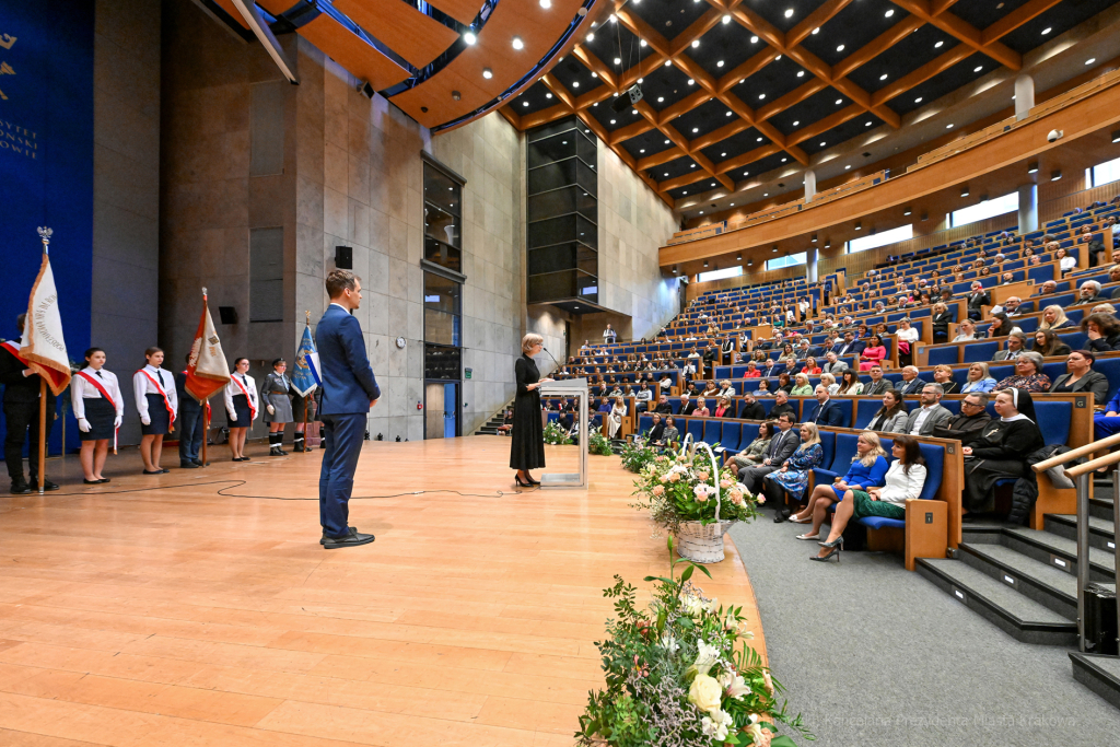 Jubileusz, szkoła, 4, nr 4, SP, Podstawowa, Kraków, Korfel-Jasińska, Honoris Gratia, 150 lat, Aud  Autor: P. Wojnarowski