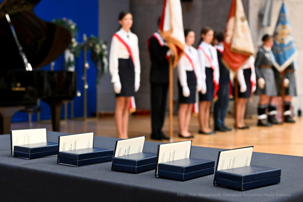 Jubileusz, szkoła, 4, nr 4, SP, Podstawowa, Kraków, Korfel-Jasińska, Honoris Gratia, 150 lat, Aud  Autor: P. Wojnarowski