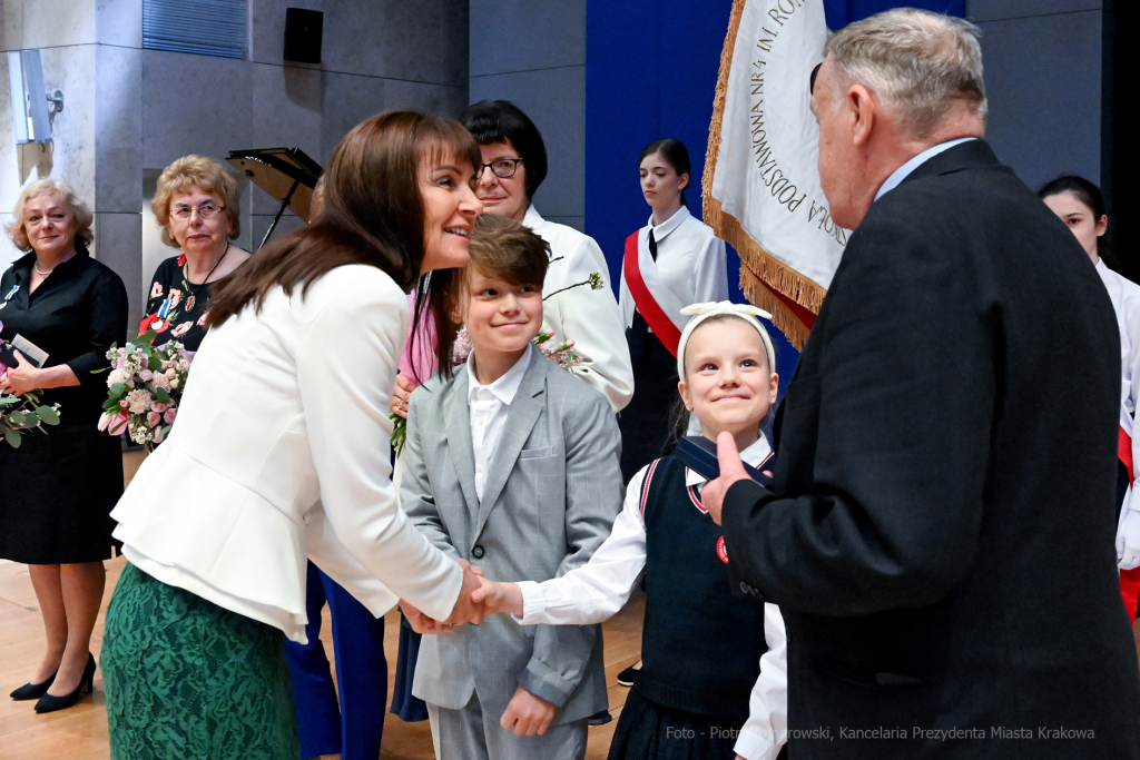 Jubileusz, szkoła, 4, nr 4, SP, Podstawowa, Kraków, Korfel-Jasińska, Honoris Gratia, 150 lat, Aud  Autor: P. Wojnarowski