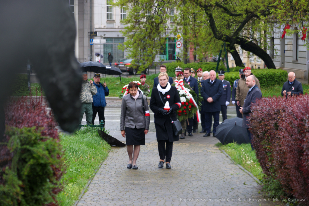 bs-230503-img_8452.jpg-pomnik, Kwiaty,  Autor: B. Świerzowski