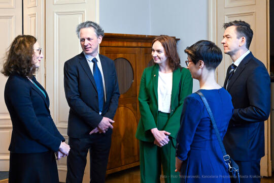 umk_8625.jpg-Shell, laptopy, przekazanie, Majchrowski, nternationaler Bund Polska, 2023
