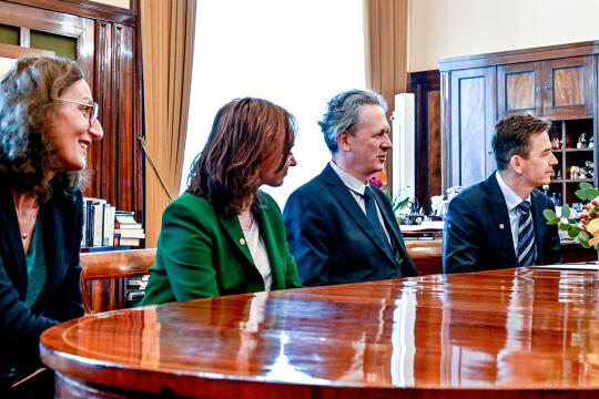 umk_8686.jpg-Shell, laptopy, przekazanie, Majchrowski, nternationaler Bund Polska, 2023