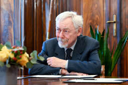 umk_8687.jpg-Shell, laptopy, przekazanie, Majchrowski, nternationaler Bund Polska, 2023