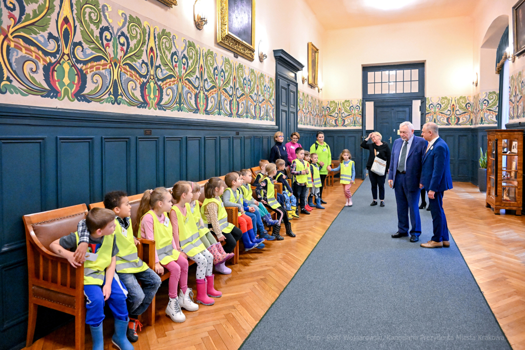 przedszkolaki, Majchrowski, dzieci, wizyta, UMK, przedszkole, 104, sala obrad, gabinet Przewodniczą  Autor: P. Wojnarowski