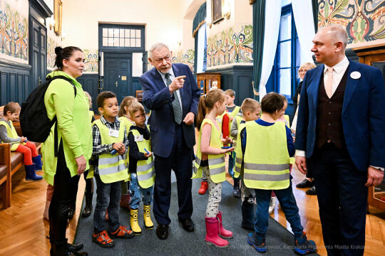 przedszkolaki, Majchrowski, dzieci, wizyta, UMK, przedszkole, 104, sala obrad, gabinet Przewodniczą