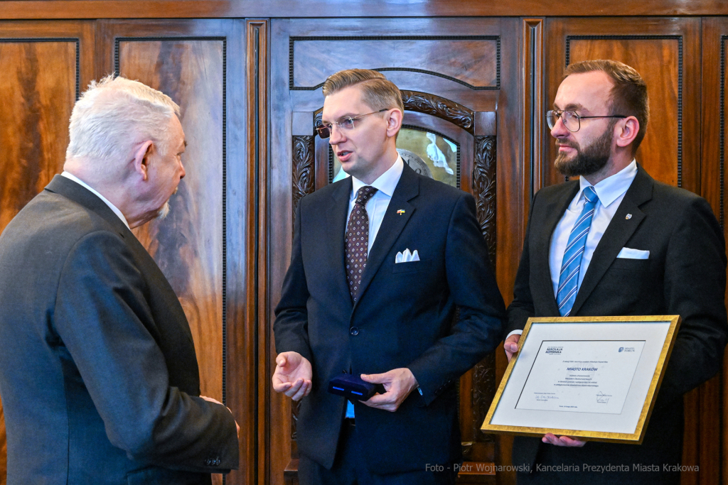 Medal, Kopernikański, dyplom, Majchrowski, delegacja, Toruń, wręczenie, Klabun, Mól, 2023  Autor: P. Wojnarowski