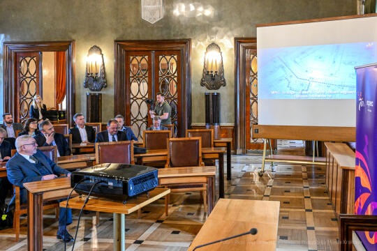 dsc_2854.jpg-MPEC, konferencja, środki, POIiŚ, Marian, Łyko, Majchrowski