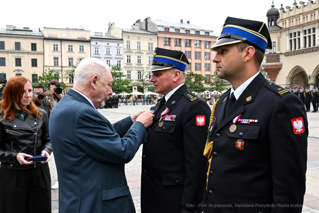 Krakowska Straż Pożarna, jubileusz, 150 lat, Rynek, Majchrowski, Bartkowiak, Kmita, Knapik, obchod  Autor: P. Wojnarowski