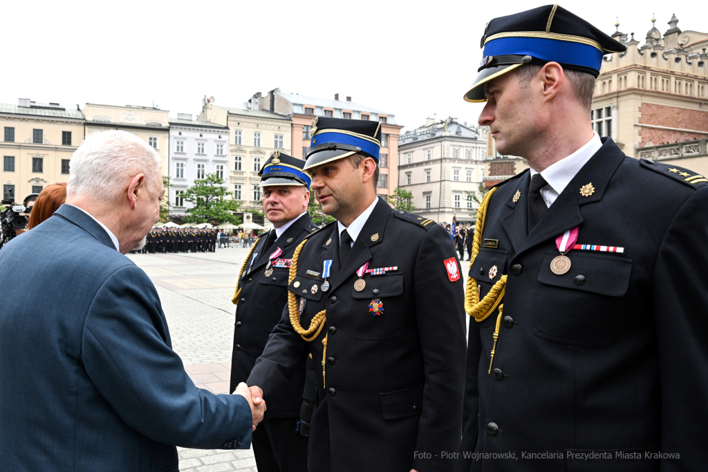 Krakowska Straż Pożarna, jubileusz, 150 lat, Rynek, Majchrowski, Bartkowiak, Kmita, Knapik, obchod  Autor: P. Wojnarowski