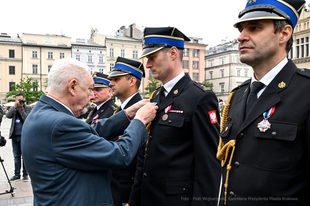 Krakowska Straż Pożarna, jubileusz, 150 lat, Rynek, Majchrowski, Bartkowiak, Kmita, Knapik, obchod  Autor: P. Wojnarowski