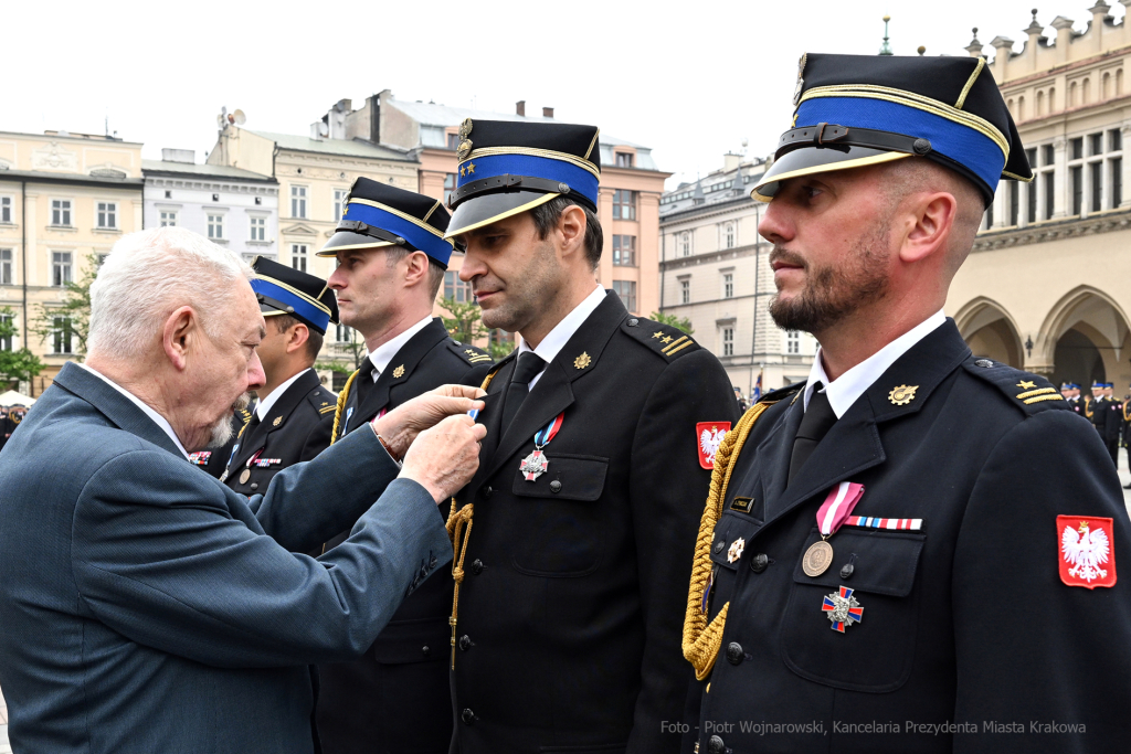 Krakowska Straż Pożarna, jubileusz, 150 lat, Rynek, Majchrowski, Bartkowiak, Kmita, Knapik, obchod  Autor: P. Wojnarowski