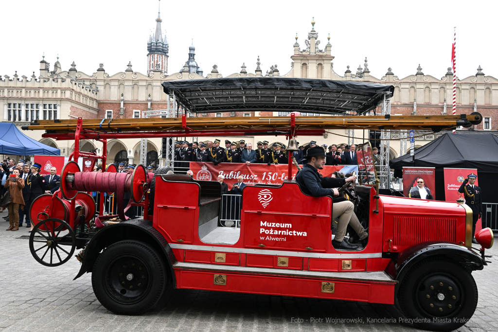 Krakowska Straż Pożarna, jubileusz, 150 lat, Rynek, Majchrowski, Bartkowiak, Kmita, Knapik, obchod  Autor: P. Wojnarowski