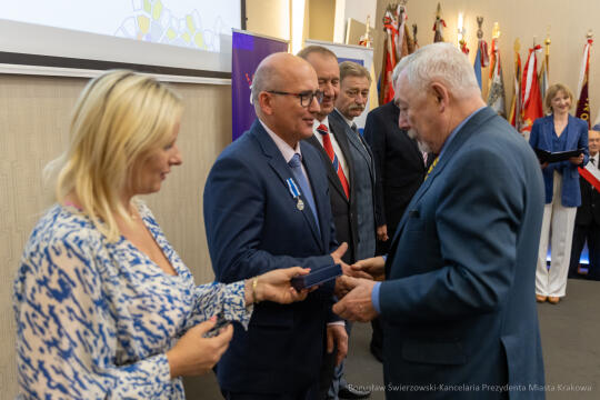 bs-230527-img_7401.jpg-izba, gala,medale