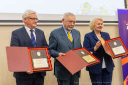 bs-230527-img_7476.jpg-izba, gala,medale