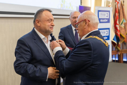 bs-230527-img_7535.jpg-izba, gala,medale