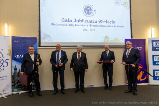 bs-230527-img_7591.jpg-izba, gala,medale