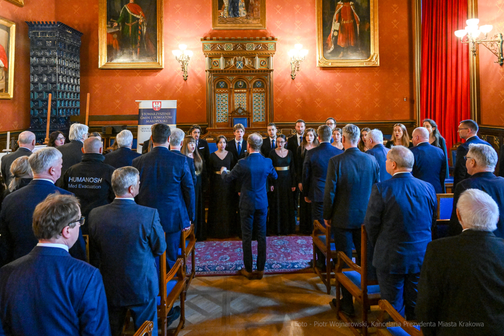 Medal 100-lecia Odzyskania Niepodległości, wręczenie, Majchrowski, Bieniek, Ostrowski, Barczyk, M  Autor: P. Wojnarowski