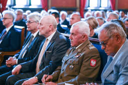 Medal 100-lecia Odzyskania Niepodległości, wręczenie, Majchrowski, Bieniek, Ostrowski, Barczyk, M